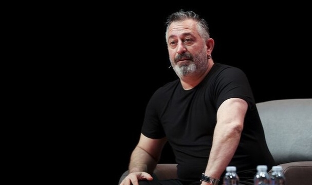 Cem Yılmaz'a yıldız hediye edildi