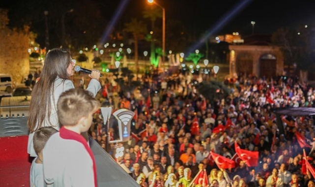Çeşme'nin ilk kadın Belediye Başkanı Lal Denizli ailesinin gururu