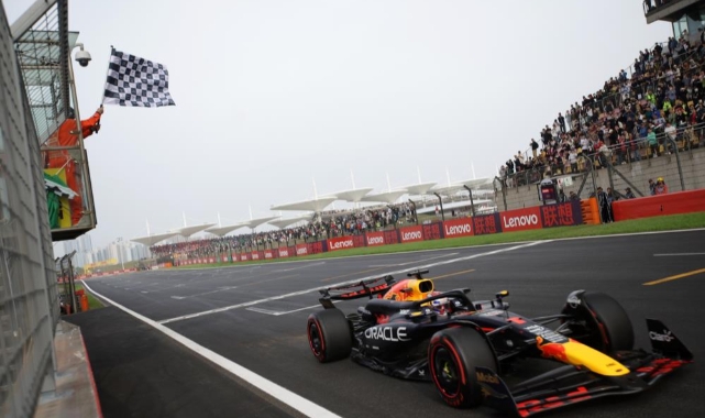 Çin'de pole pozisyonu Max Verstappen'in