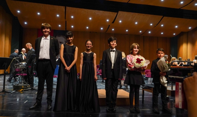 Çocuk solist Kıvanç Sakder performansı ile beğeni topladı 