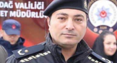 Deprem erzaklarını alıp evine götüren polis hayatını kaybetti