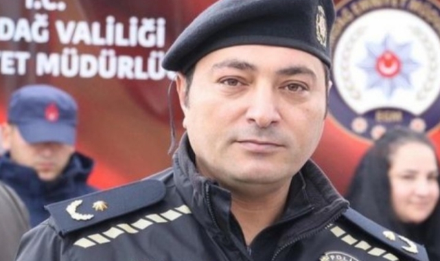 Deprem erzaklarını alıp evine götüren polis hayatını kaybetti
