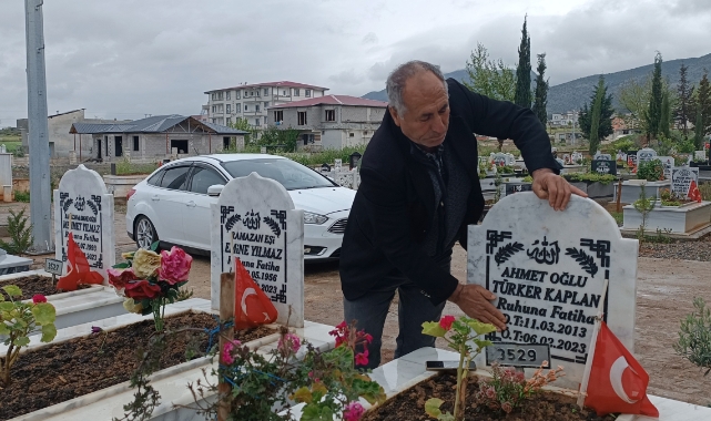 Depremin vurduğu kentte duygu dolu mezarlık ziyareti