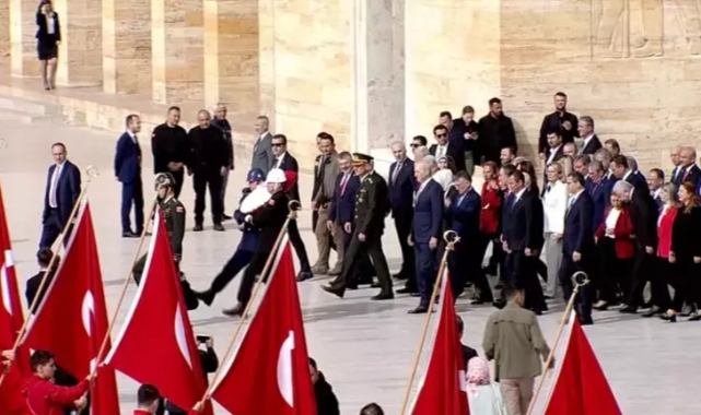 TBMM Başkanı Kurtulmuş Anıtkabir'i ziyaret etti