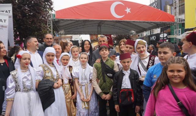 Edirne'de sahne alan öğrencilerin gösterileri ilgiyle izlendi