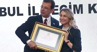 Ekrem İmamoğlu mazbatasını aldı