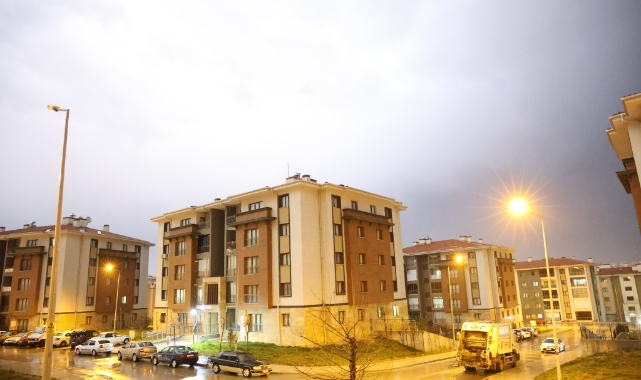 Elazığ’da şimşekler geceyi aydınlattı