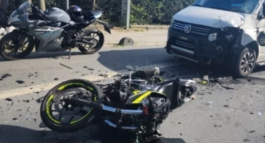 Eyüpsultan'da minibüs ile motosiklet çarpıştı