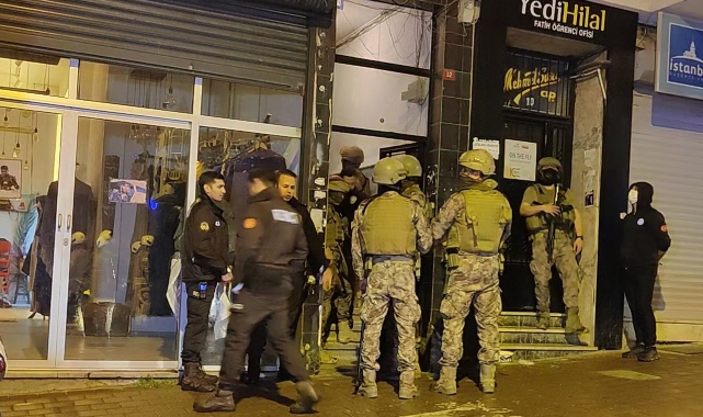 Fatih'te hareketli anlar! Bir aileyi rehin aldı