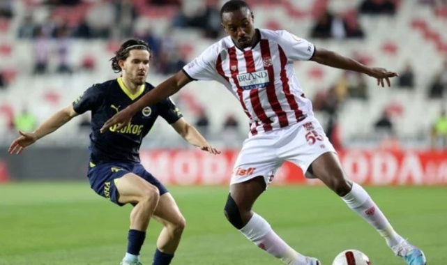 Fenerbahçe Sivasspor deplasmanında takıldı