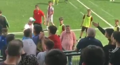 Futbol maçında tehlikeli gerginlik