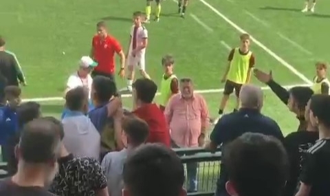 Futbol maçında tehlikeli gerginlik