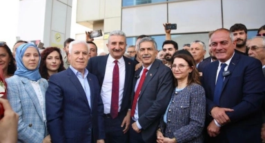 Gemlik Belediyesi'nde devir teslim töreni yapıldı