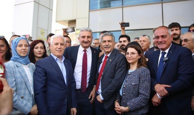 Gemlik Belediyesi'nde devir teslim töreni yapıldı