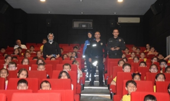 Gemlik'te çocuklara siber temalı animasyon filmi gösterisi