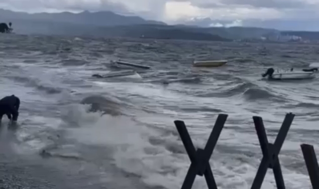 Gemlik’te fırtına ve yağmur hayatı felç etti!