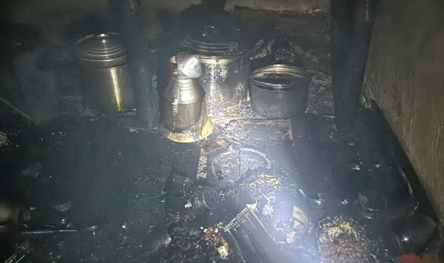 Gümüşhane’de odunluk ve çatı yangını korkuttu