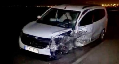 Hafif ticari araç ile otomobil çarpıştı: 5 yaralı