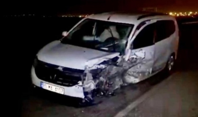 Hafif ticari araç ile otomobil çarpıştı: 5 yaralı
