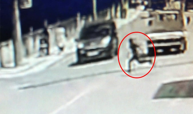 Hafif ticari aracın çarptığı çocuk metrelerce havaya uçtu
