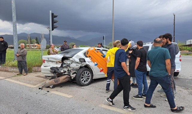 Hatay'da 3 aracın karıştığı kazada 7 kişi yaralandı