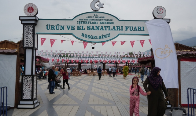 Hükümlülerin yaptığı ürünler fuarda ilgi gördü