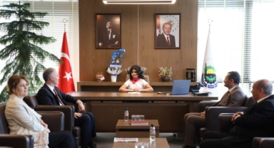 İnegöl Belediyesi'nde başkanlık makamı Ayşe Zehra'nın