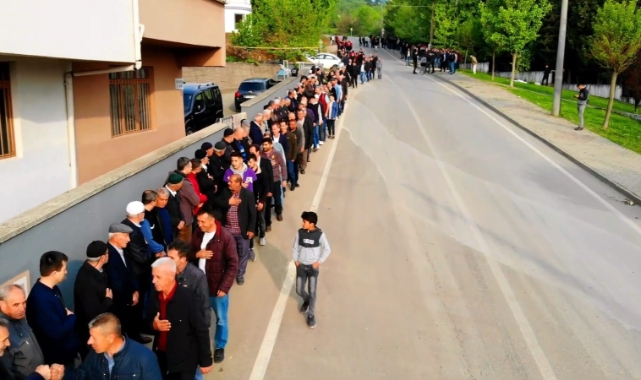 İnegöl'de 1 kilometrelik bayramlaşma