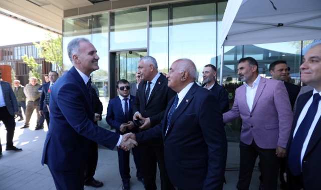 İnegöl'de bayram birlik beraberlik mesajlarıyla başladı