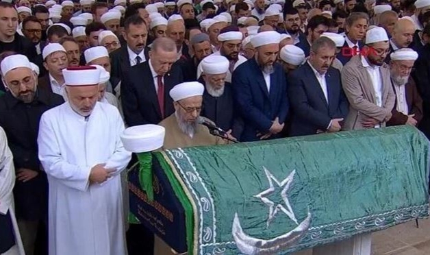 İsmailağa Cemaati'nin lideri Hasan Kılıç toprağa verildi