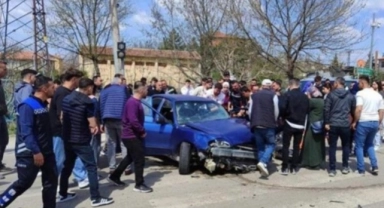 Isparta'da kaza: Otomobil ile motosiklet çarpıştı!