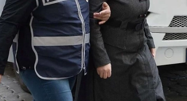 İstiklal Marşı sırasında müzik açan kadın gözaltında