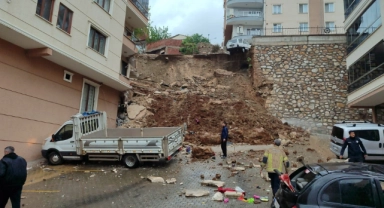 Gemlik'te istinat duvarı çöktü