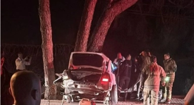 İzmir'de korkunç kaza: Otomobil ikiye ayrıldı