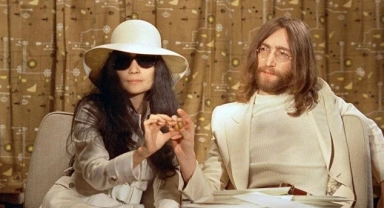 John Lennon'ın gitarı açık artırmaya çıkıyor
