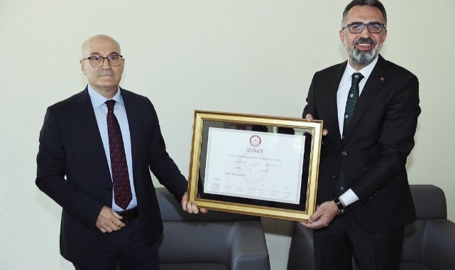 Kestel Belediye Başkanı Ferhat Erol mazbatasını aldı