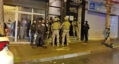 Komşu dehşeti: 4 kişilik aileyi rehin aldı