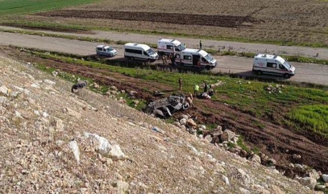 Kontrolden çıkan otomobil şarampole yuvarlandı