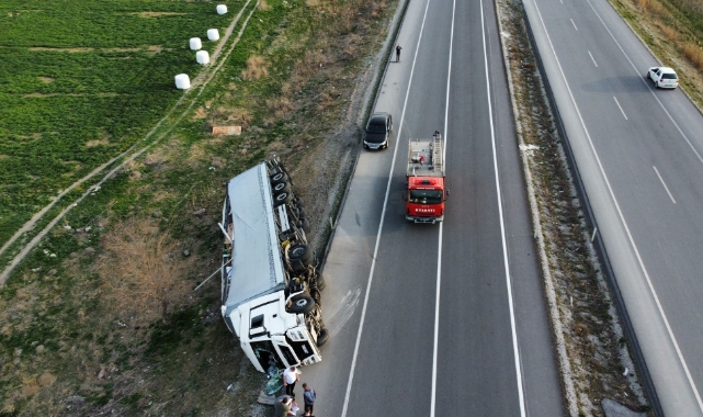 Kontrolden çıkan TIR devrildi!