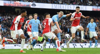 Manchester City - Arsenal maçında kazanan çıkmadı: Yeni lider Liverpool