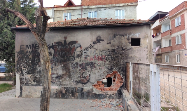 Mazbatasını bugün alan muhtara muhtarlık binası şoku