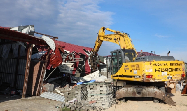Mudanya'da 5 yılda 40 kaçak yapı yıkıldı