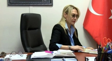 Muhtar seçilen ünlü sanatçı mazbatasını aldı