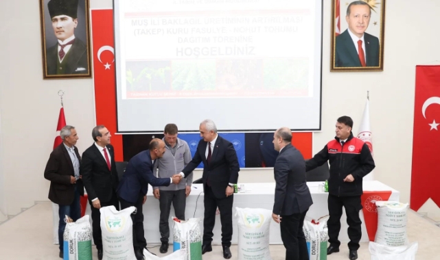 Muş'ta 80 çiftçiye kuru fasulye ve nohut tohumu dağıtıldı