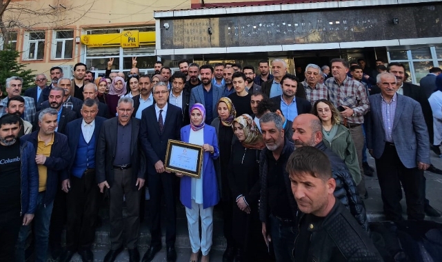 Muş’ta belediye başkanları mazbatalarını aldı