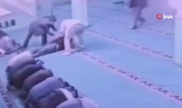 Namaz kılarken hayatını kaybetti