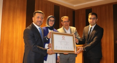 Nevşehir Başkanı Arı mazbatasını aldı