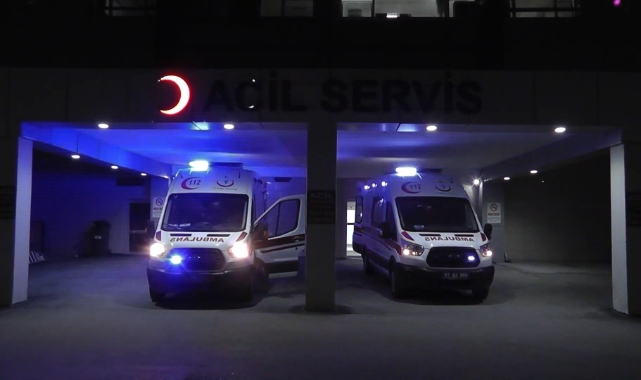 Niğde’de hafif ticari araçla motosiklet çarpıştı: 1 ölü, 4 yaralı