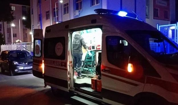 Okul bahçesinde bıçaklı saldırı