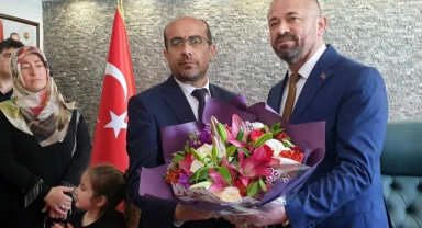 Orhaneli Belediye Başkanı Tayır mazbatasını aldı